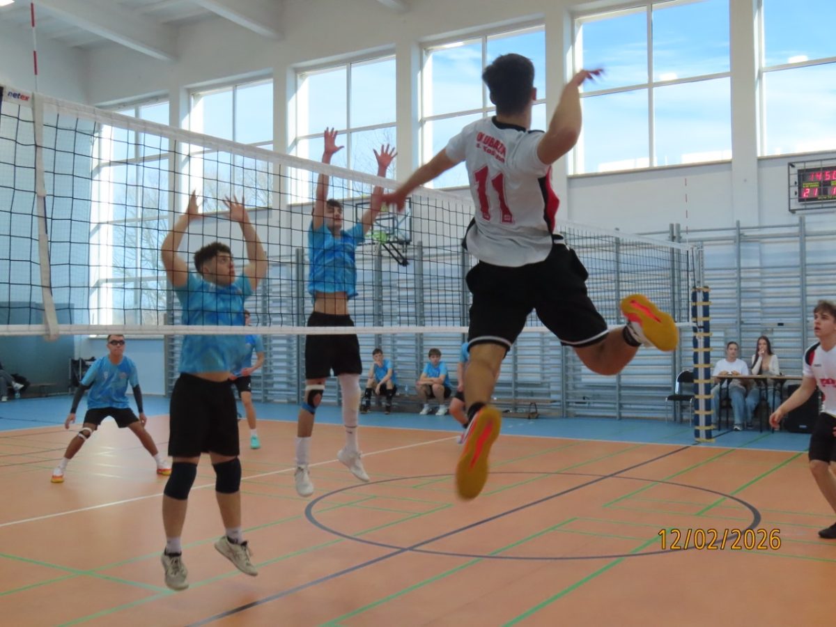 Obraz przedstawiający Siatkówka: LO w Lubaczowie wygrywa zawody rejonowe