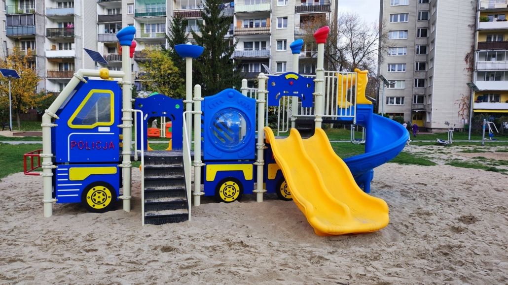 Obraz przedstawiający Plac zabaw na osiedle mieszkaniowe – co powinien zawierać? Poradnik producenta Dr Spil