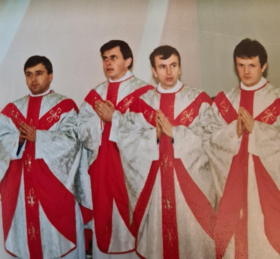 Obraz przedstawiający 35 lat kapłańskiej drogi ks. Andrzeja Stopyry