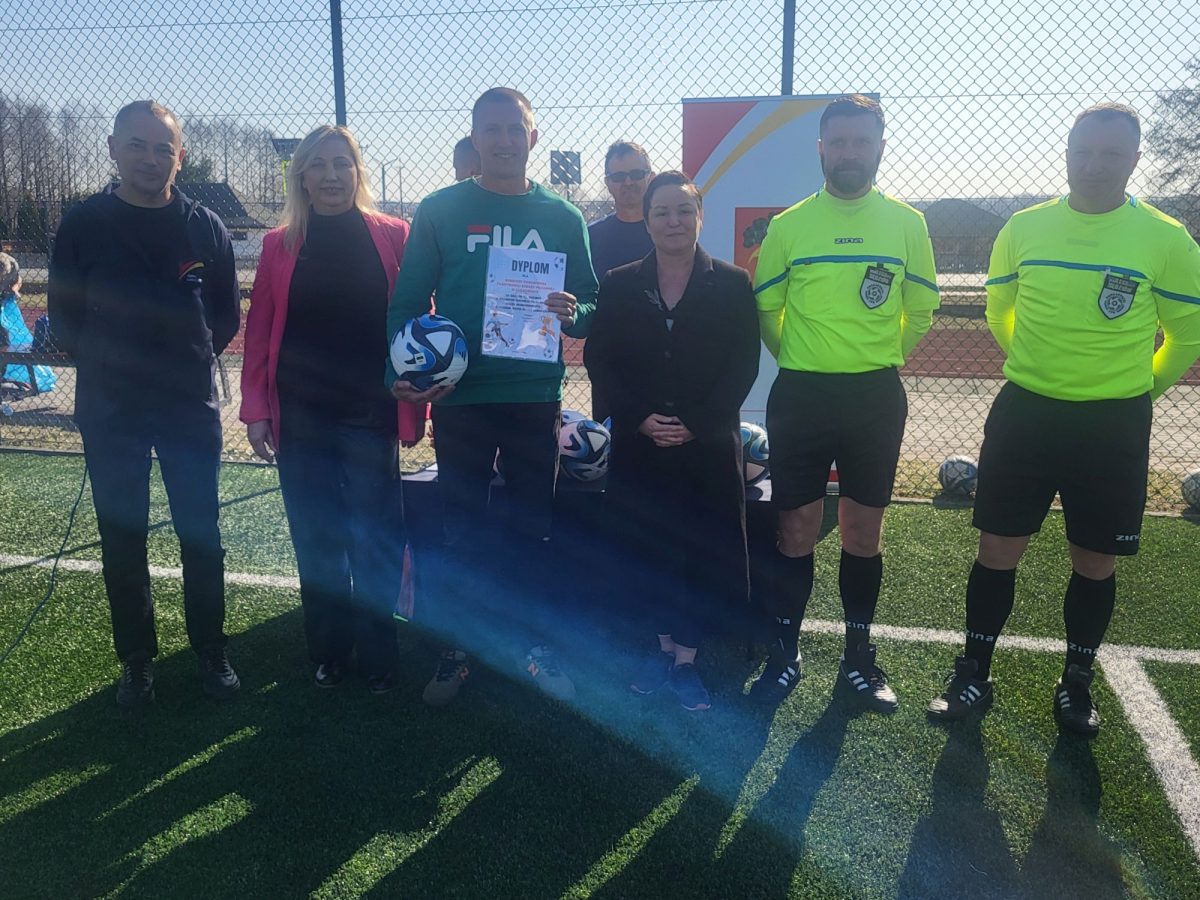 Obraz przedstawiający Straż Graniczna zwycięzcą Turnieju Służb Mundurowych o puchar Wójta Gminy Lubaczów