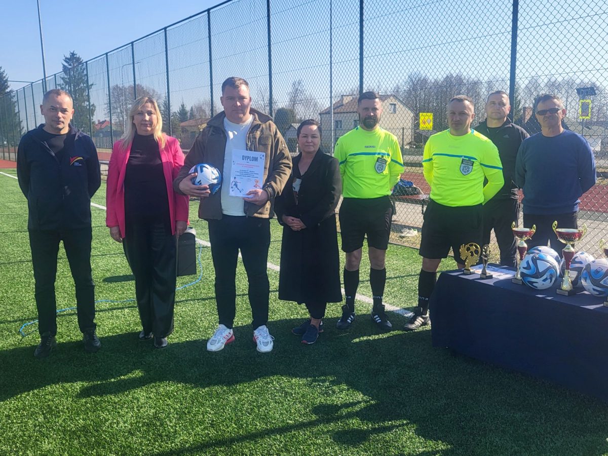 Obraz przedstawiający Straż Graniczna zwycięzcą Turnieju Służb Mundurowych o puchar Wójta Gminy Lubaczów