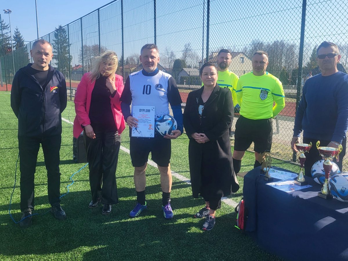 Obraz przedstawiający Straż Graniczna zwycięzcą Turnieju Służb Mundurowych o puchar Wójta Gminy Lubaczów