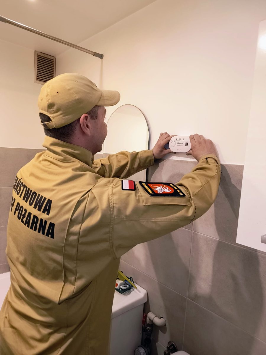 Obraz przedstawiający Powiat lubaczowski: Czujki dymu i czadu trafiły do potrzebujących