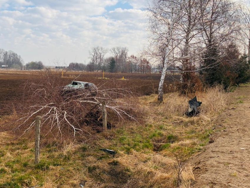 Obraz przedstawiający Groźny wypadek w Ryszkowej Woli. Kierowca z powiatu lubaczowskiego trafił do szpitala [ZDJĘCIA]