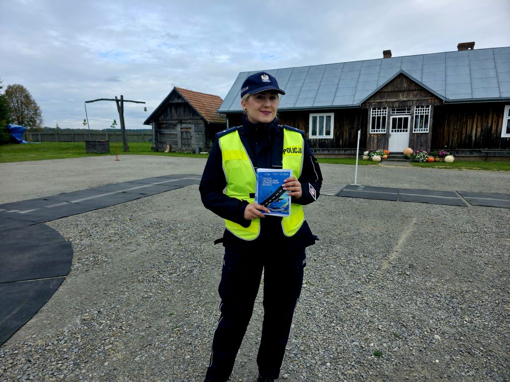 Obraz przedstawiający Dzień Kobiet w lubaczowskiej komendzie [ZDJĘCIA]