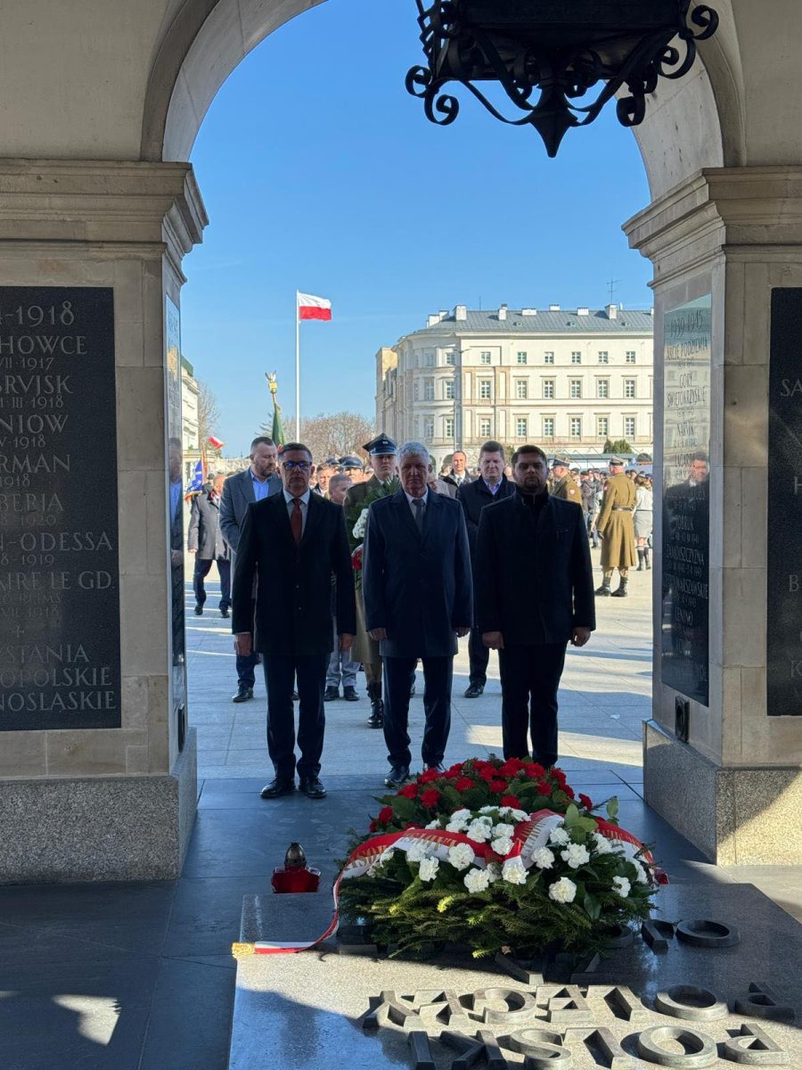 Obraz przedstawiający Bircza powróciła na tablice Grobu Nieznanego Żołnierza