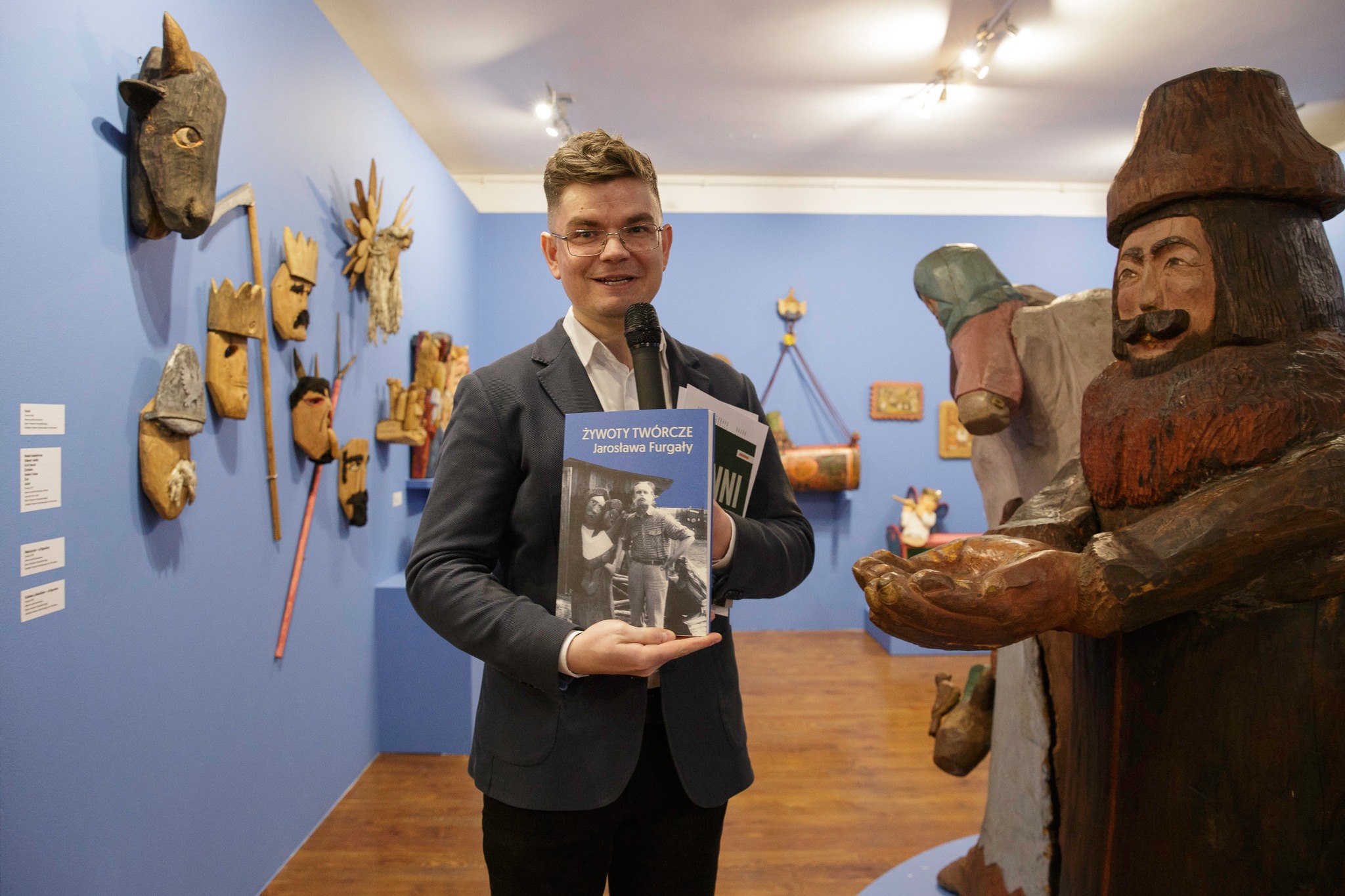 Obraz przedstawiający Finisaż wystawy Jarosława Furgały w Muzeum Kresów w Lubaczowie