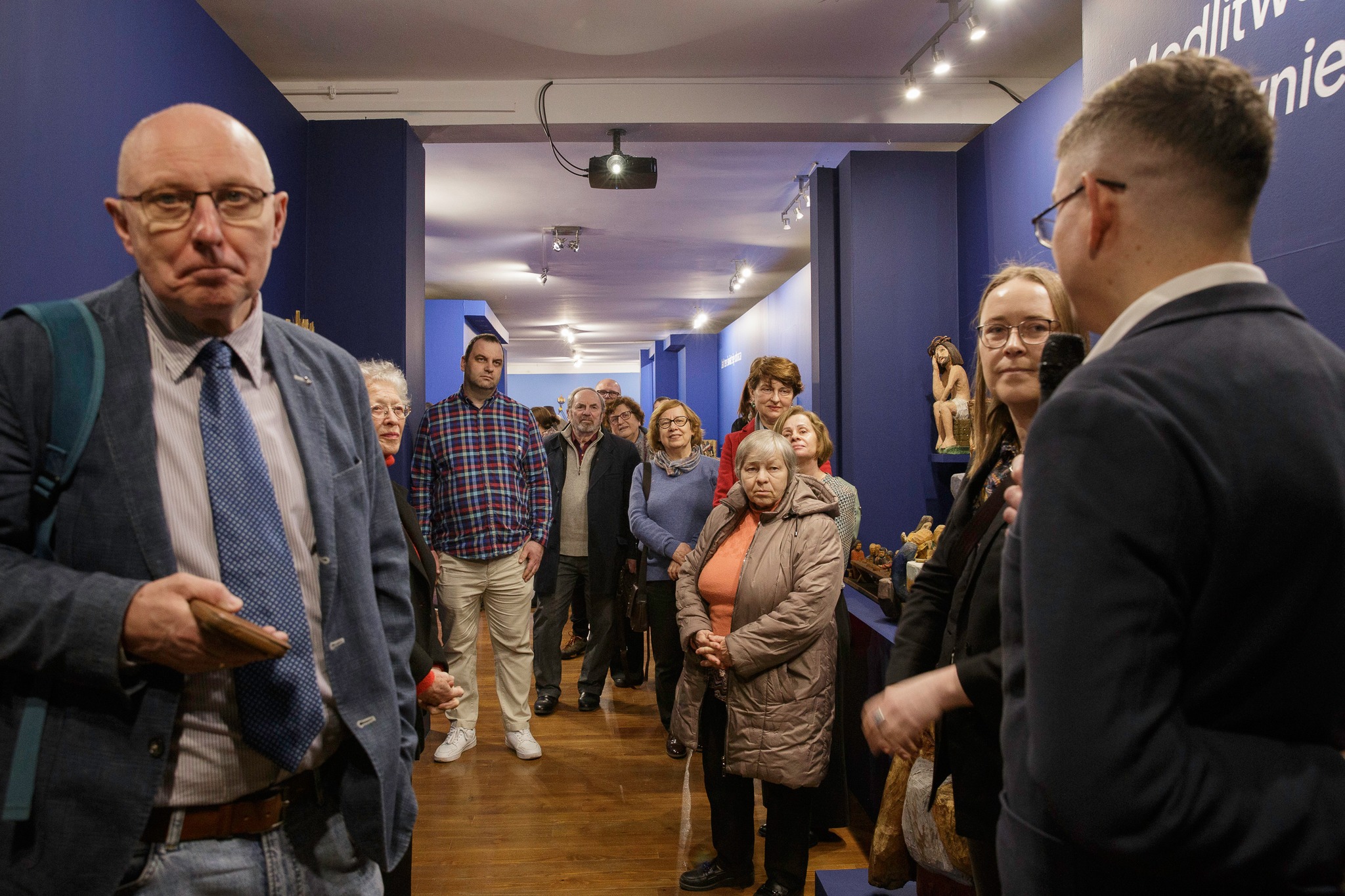 Obraz przedstawiający Finisaż wystawy Jarosława Furgały w Muzeum Kresów w Lubaczowie