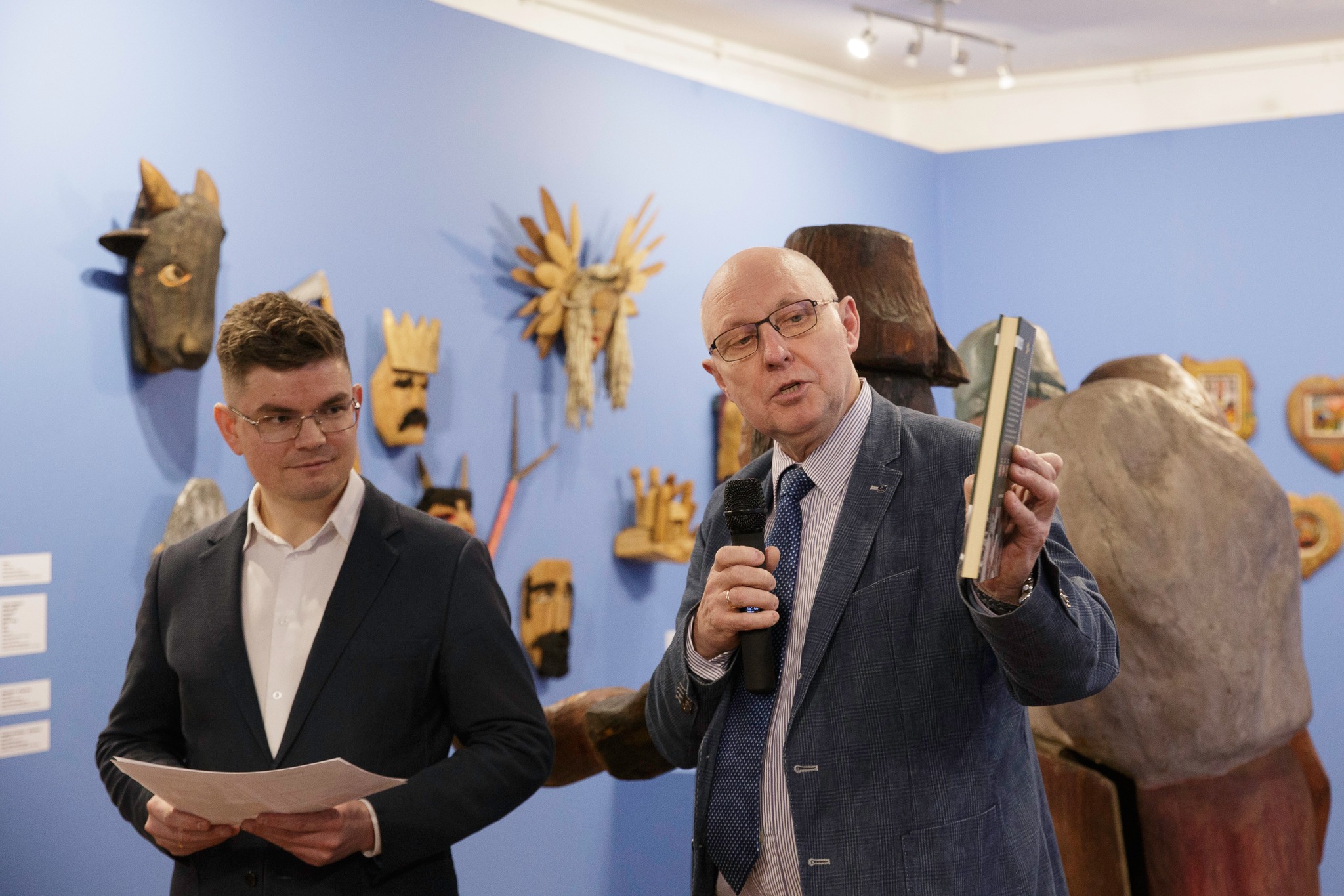 Obraz przedstawiający Finisaż wystawy Jarosława Furgały w Muzeum Kresów w Lubaczowie