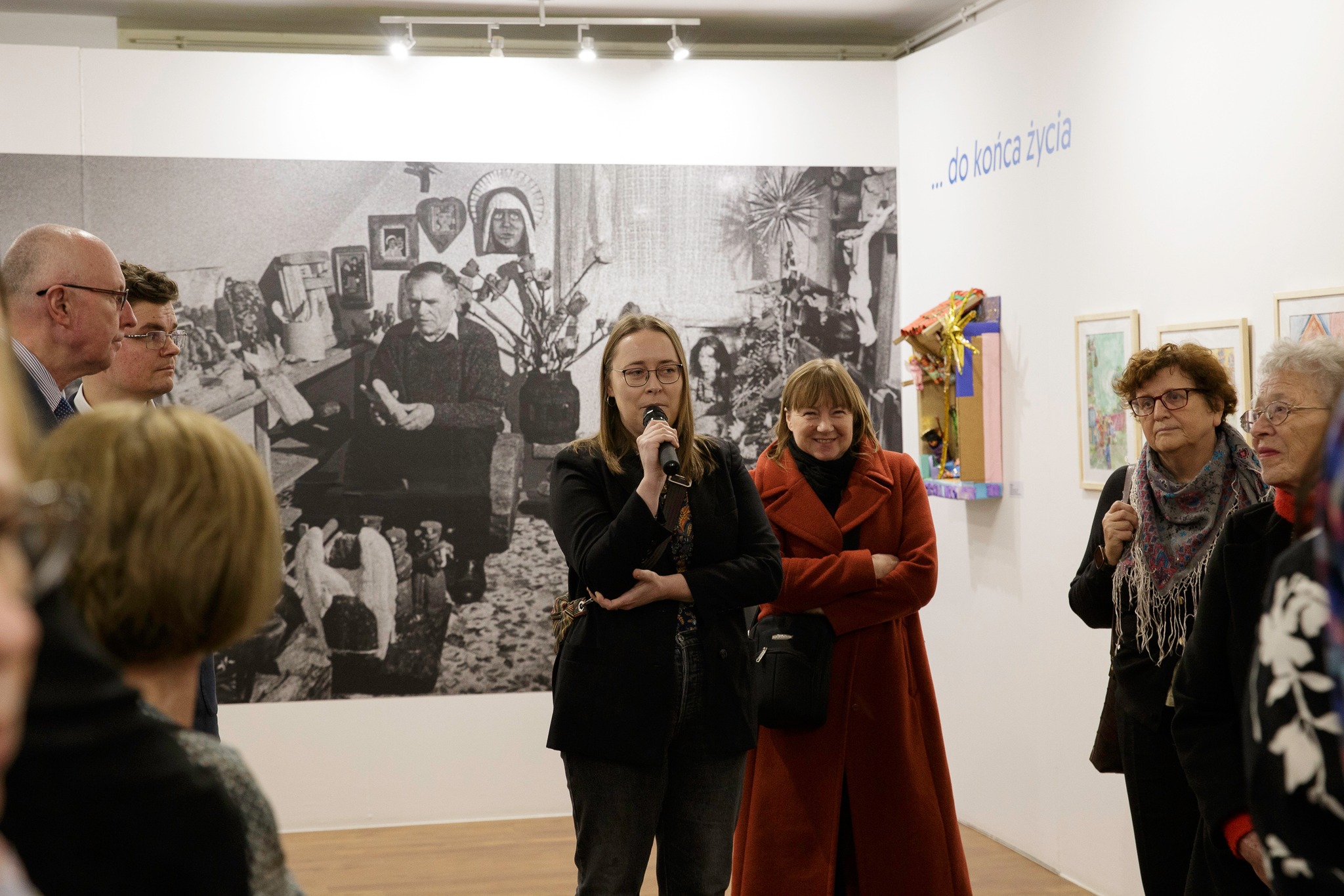 Obraz przedstawiający Finisaż wystawy Jarosława Furgały w Muzeum Kresów w Lubaczowie