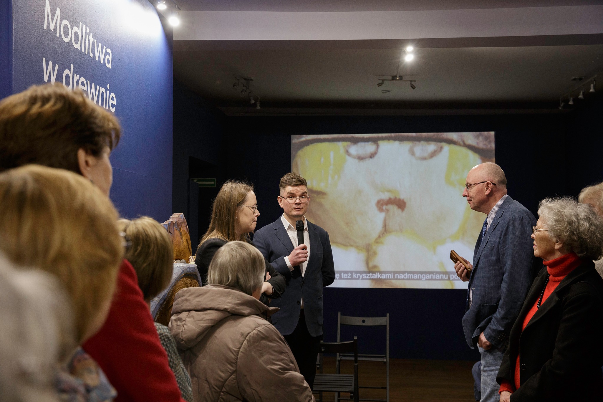 Obraz przedstawiający Finisaż wystawy Jarosława Furgały w Muzeum Kresów w Lubaczowie