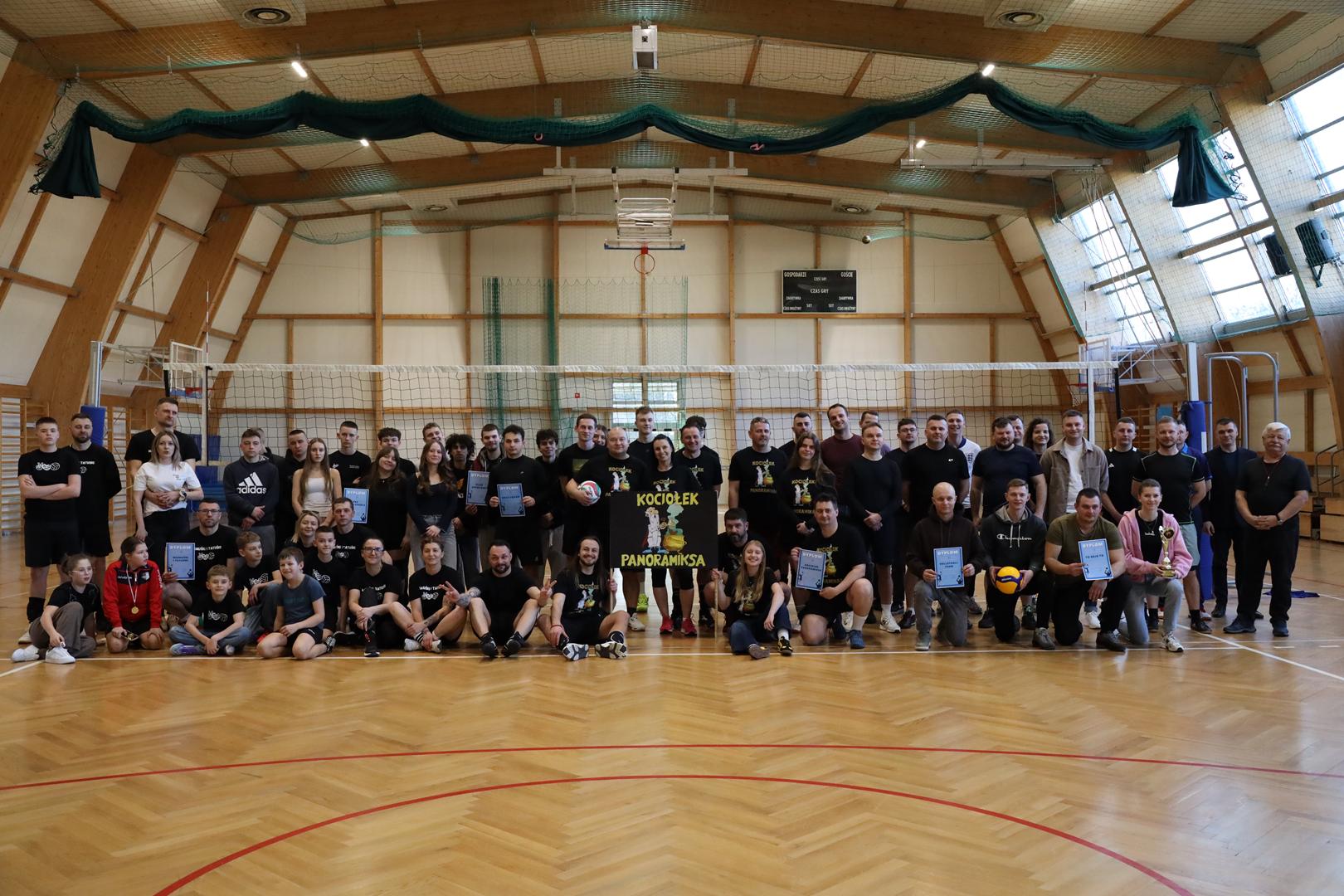Obraz przedstawiający Siatkarskie emocje w Oleszycach. Znamy zwycięzców turnieju o puchar burmistrza