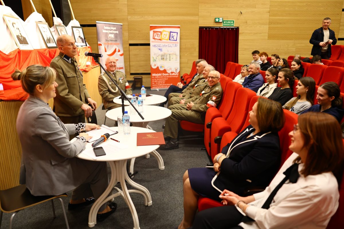 Obraz przedstawiający Żywa lekcja historii w Lubaczowie. Poruszające spotkanie z por. Franciszkiem Batorym