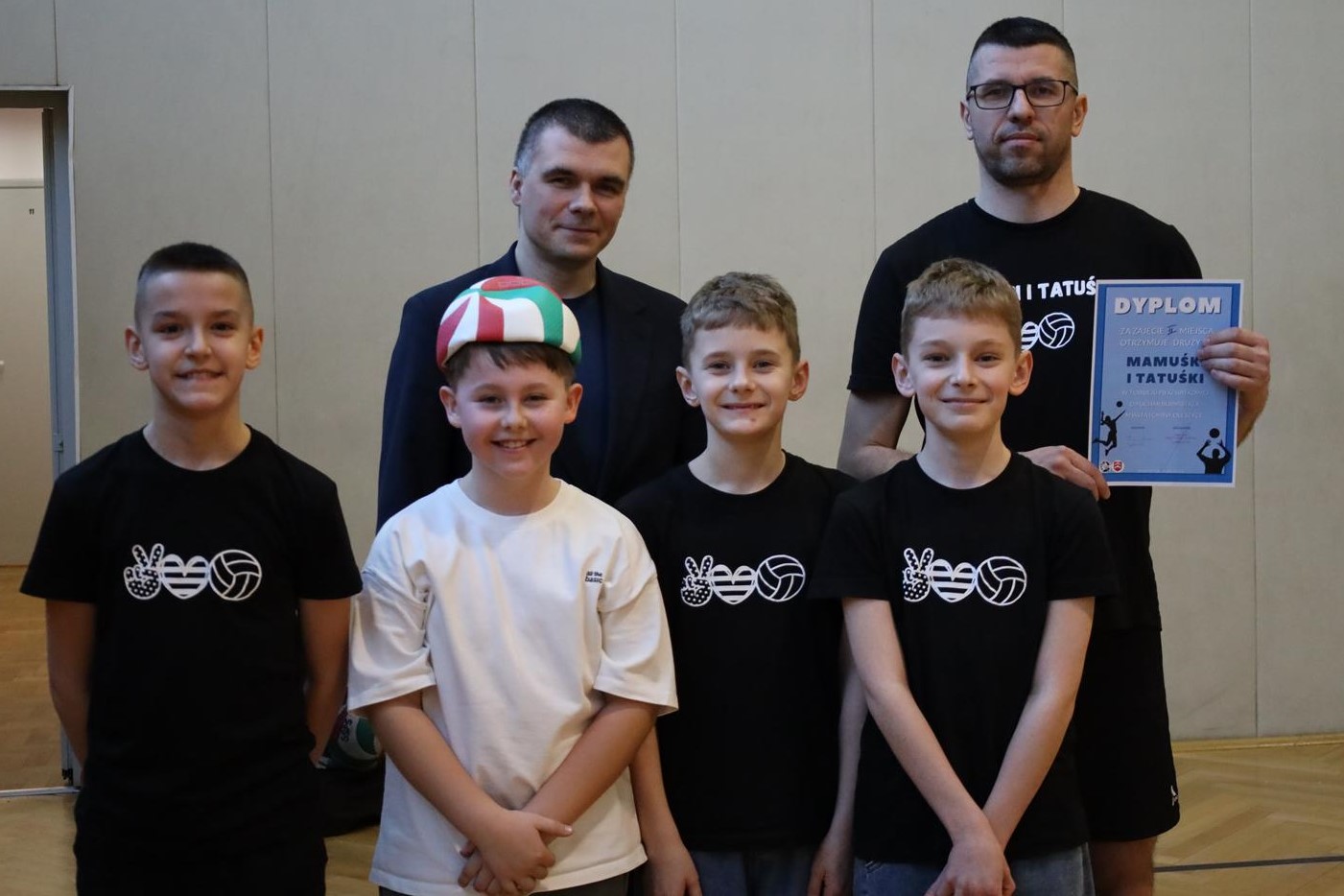 Obraz przedstawiający Siatkarskie emocje w Oleszycach. Znamy zwycięzców turnieju o puchar burmistrza