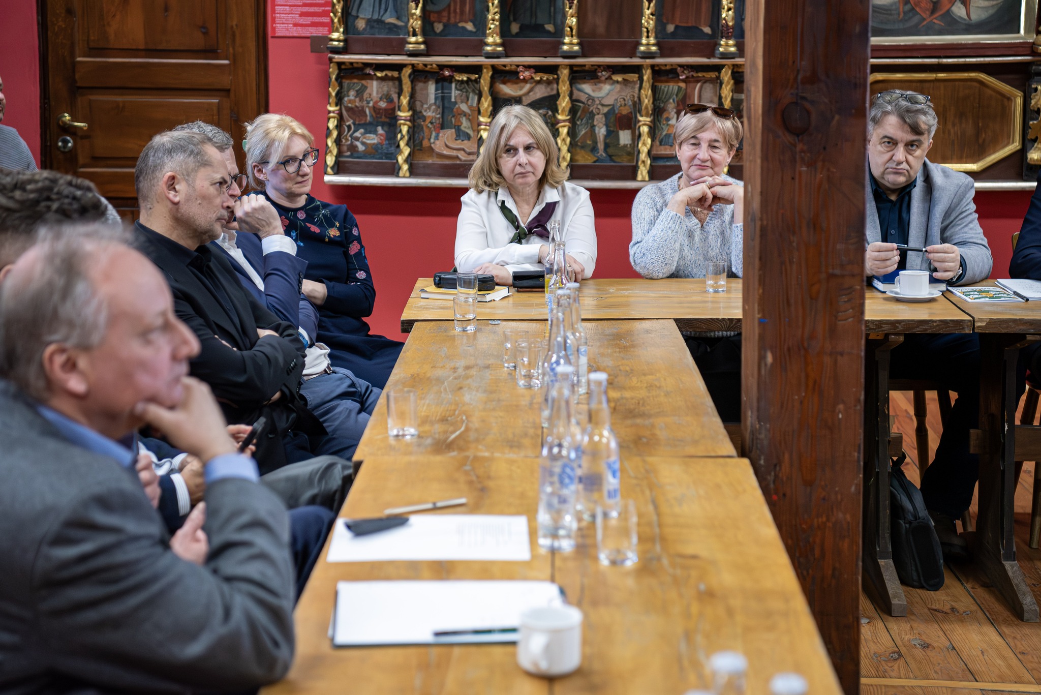 Obraz przedstawiający Rozmawiali o przyszłości i tożsamości Muzeum Kresów w Lubaczowie