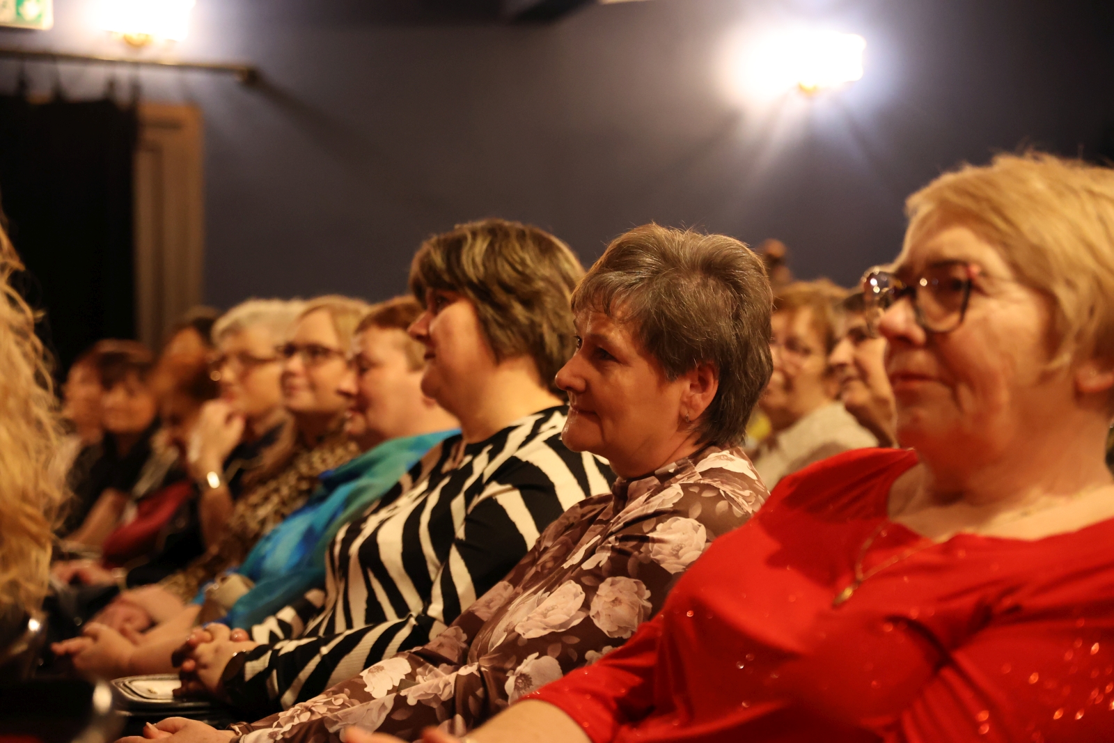Obraz przedstawiający Gminny Dzień Kobiet w Horyńcu-Zdroju. Muzyczne życzenia dla pań