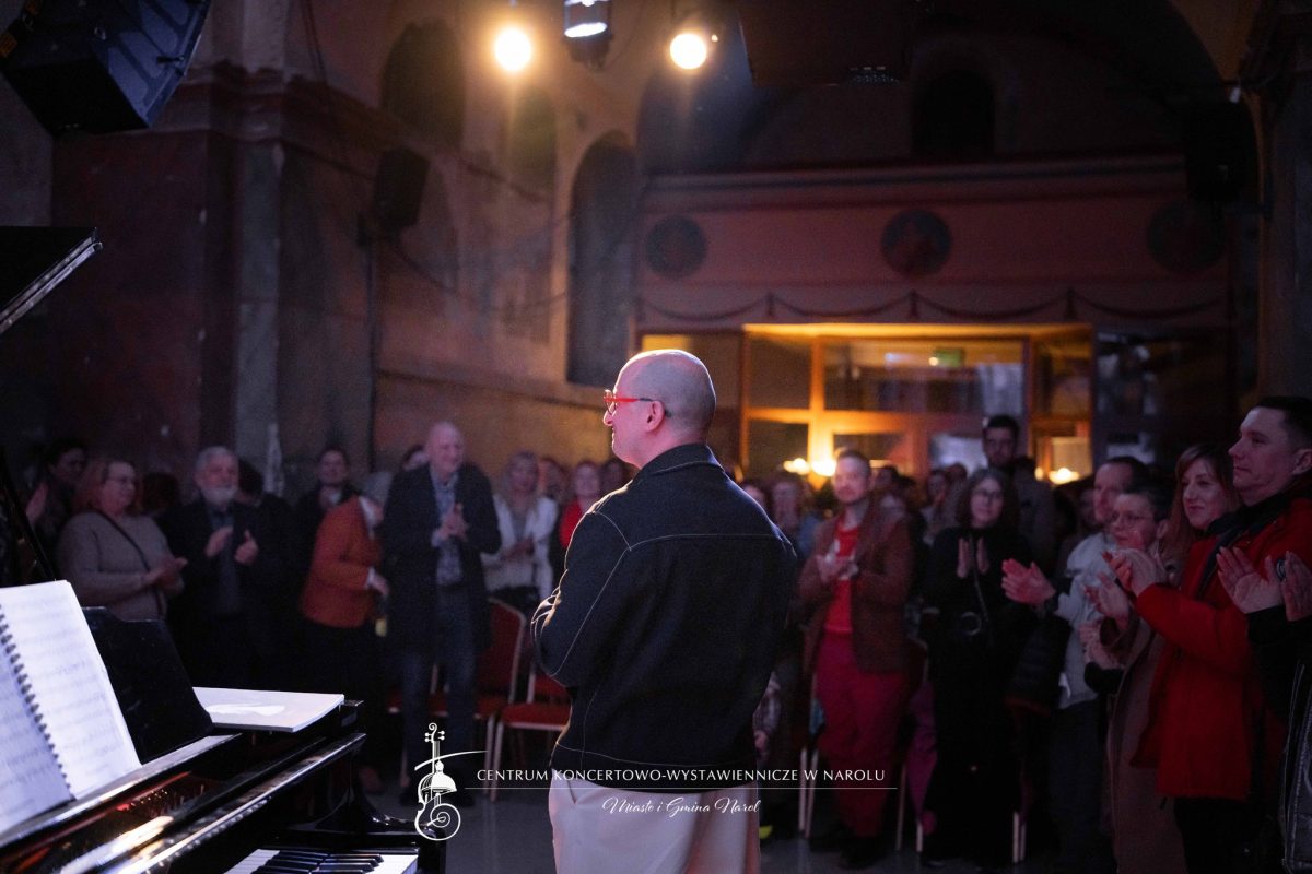 Obraz przedstawiający Muzyczna magia w Narolu. Manuel Fernandez zachwycił publiczność