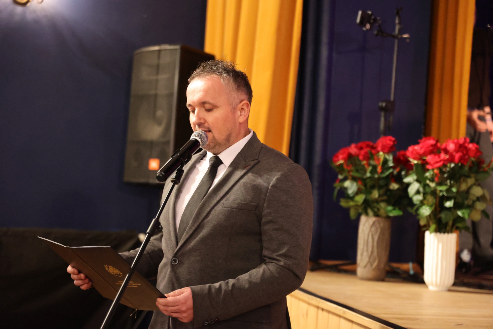 Obraz przedstawiający Gminny Dzień Kobiet w Horyńcu-Zdroju. Muzyczne życzenia dla pań