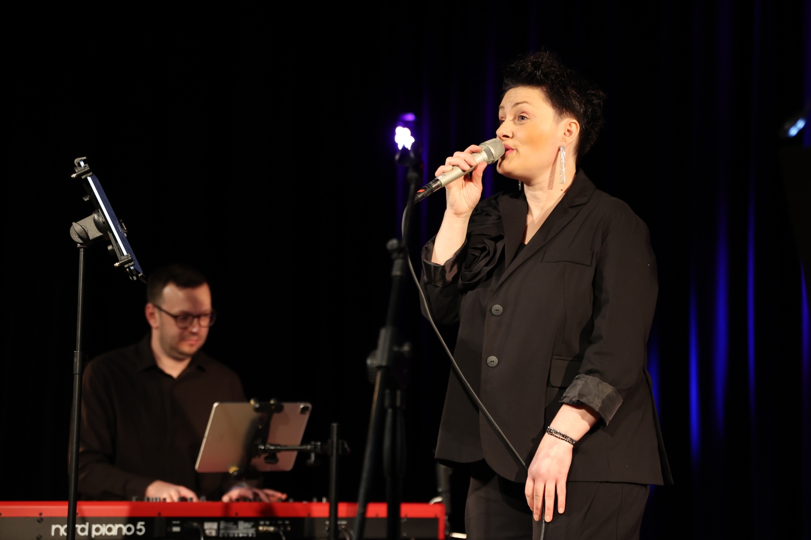 Obraz przedstawiający Gminny Dzień Kobiet w Horyńcu-Zdroju. Muzyczne życzenia dla pań