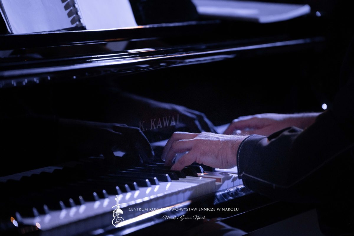 Obraz przedstawiający Muzyczna magia w Narolu. Manuel Fernandez zachwycił publiczność