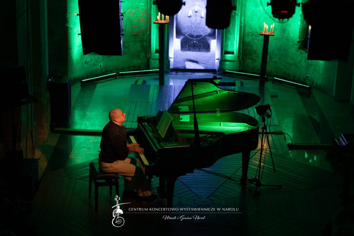 Obraz przedstawiający Muzyczna magia w Narolu. Manuel Fernandez zachwycił publiczność