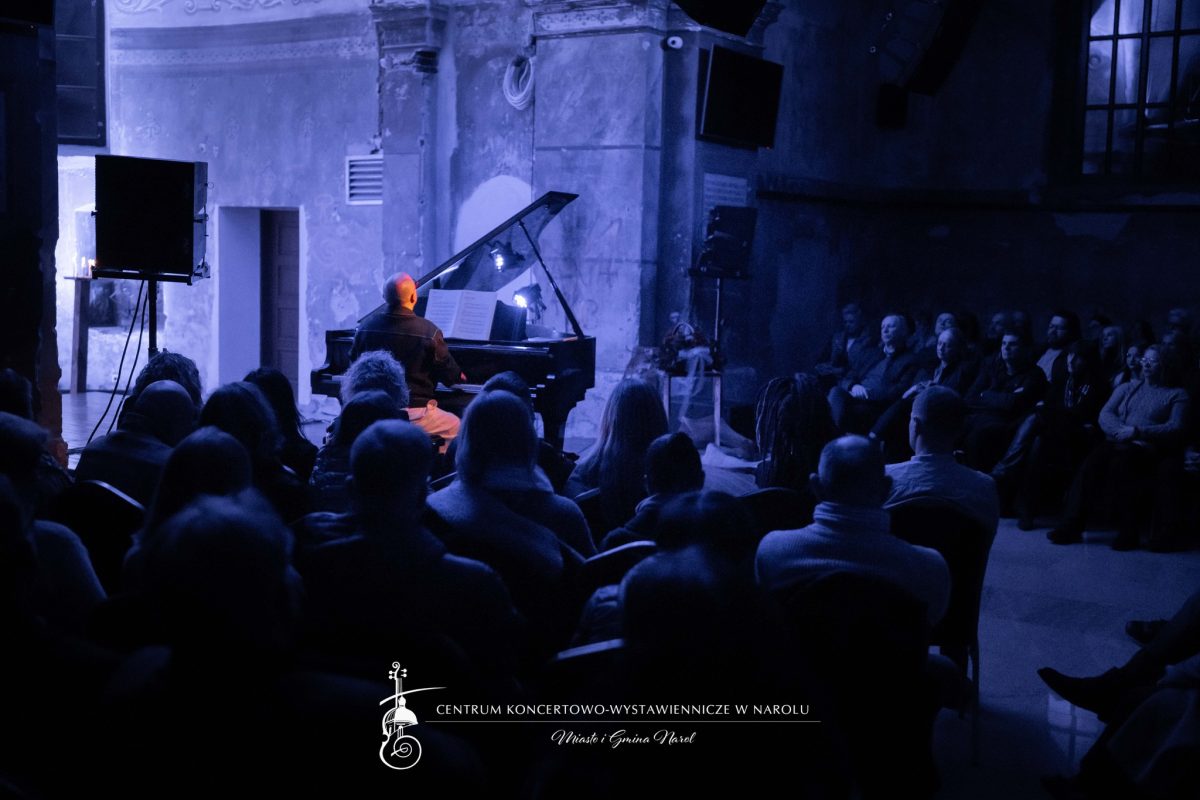 Obraz przedstawiający Muzyczna magia w Narolu. Manuel Fernandez zachwycił publiczność