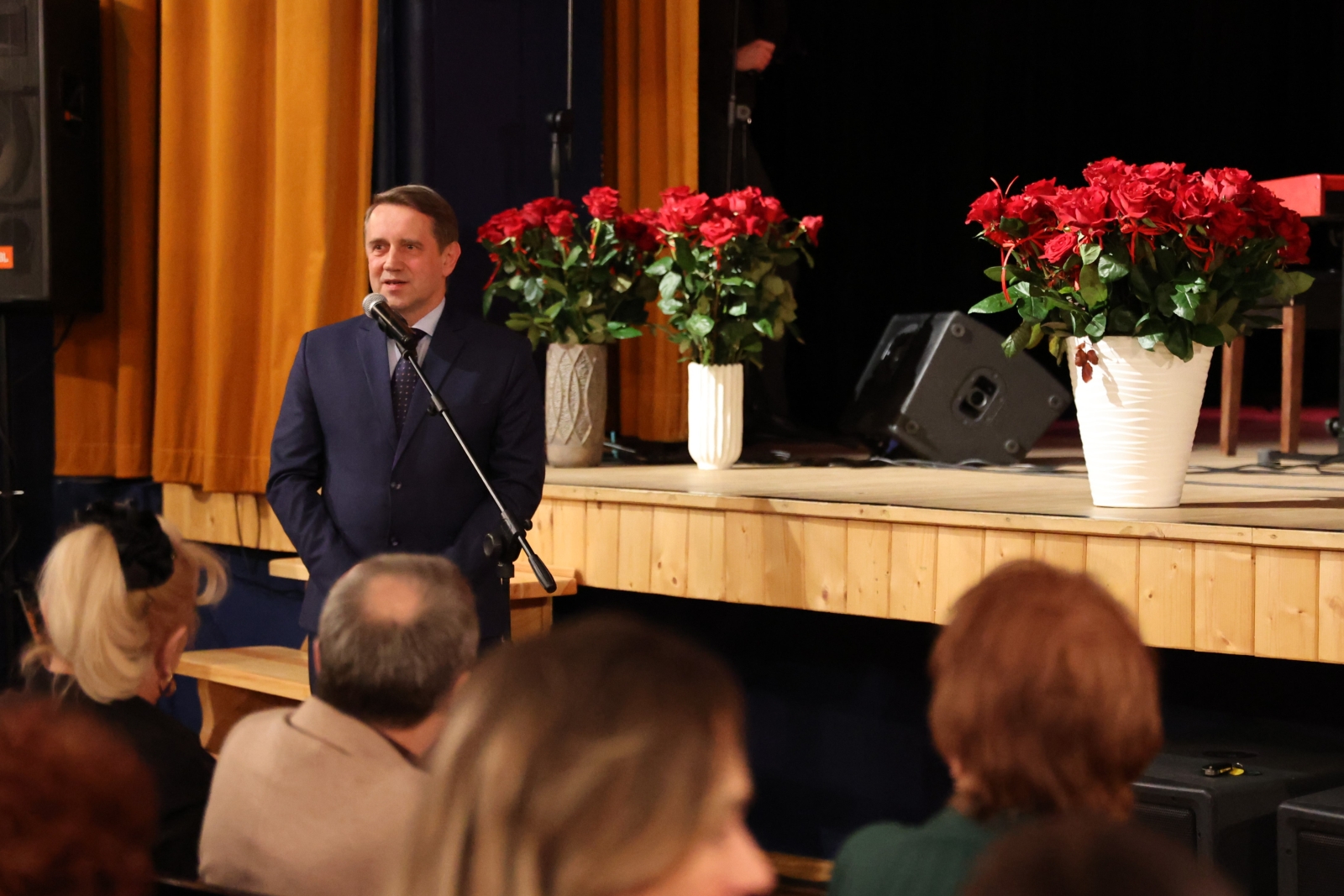 Obraz przedstawiający Gminny Dzień Kobiet w Horyńcu-Zdroju. Muzyczne życzenia dla pań