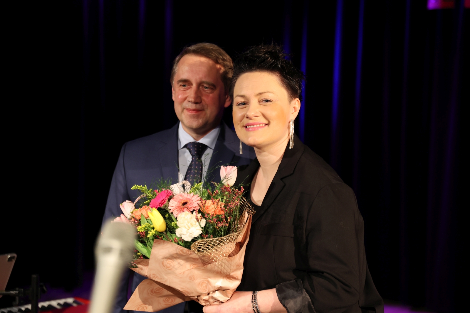 Obraz przedstawiający Gminny Dzień Kobiet w Horyńcu-Zdroju. Muzyczne życzenia dla pań