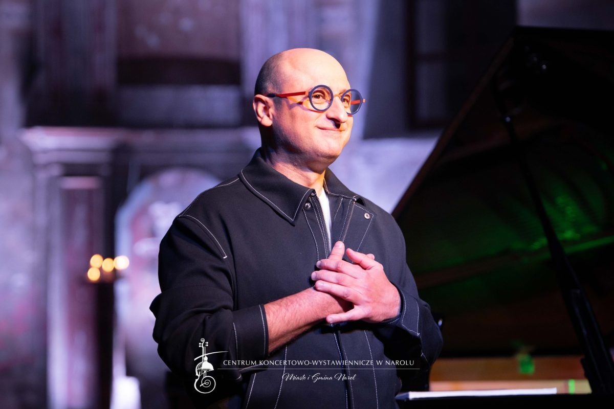 Obraz przedstawiający Muzyczna magia w Narolu. Manuel Fernandez zachwycił publiczność