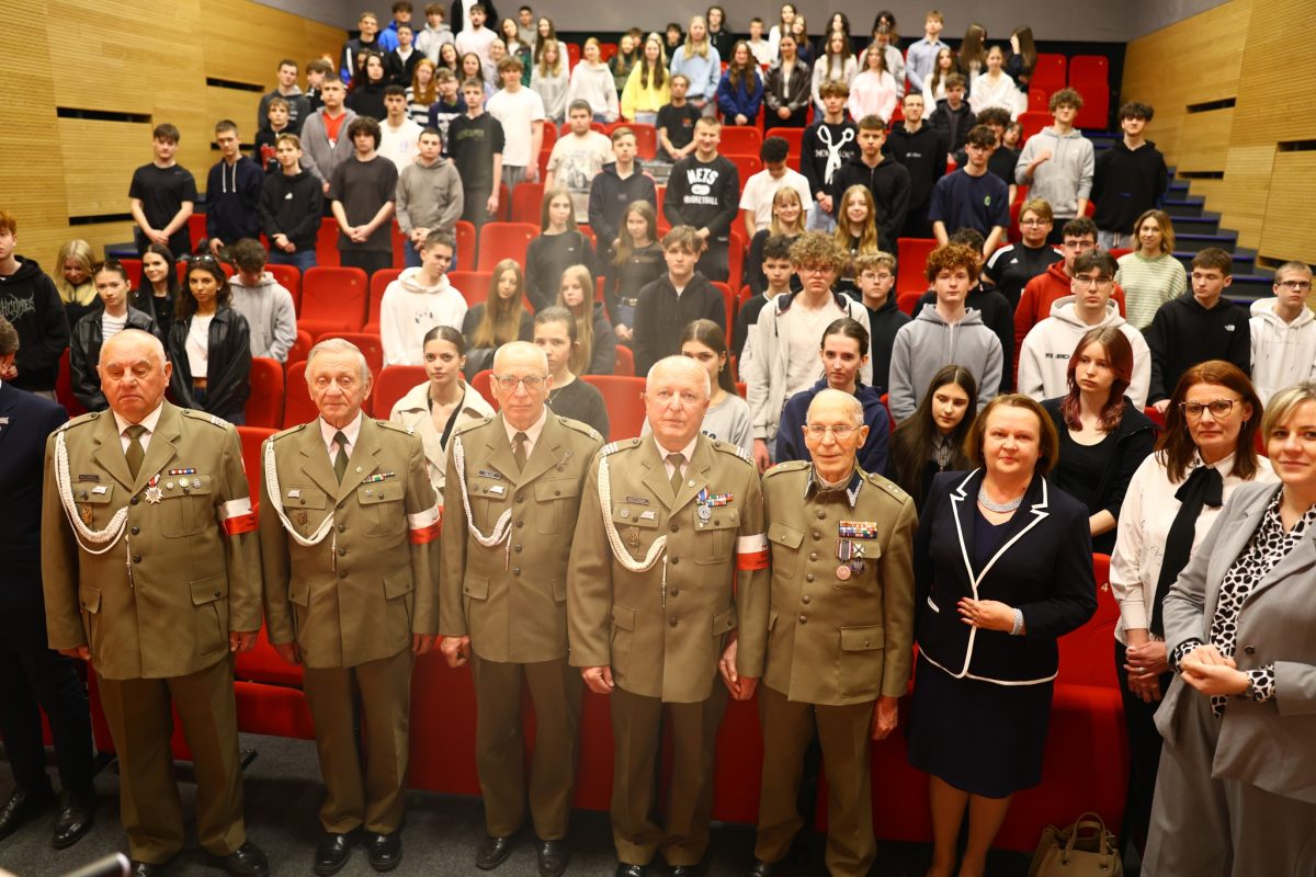 Obraz przedstawiający Żywa lekcja historii w Lubaczowie. Poruszające spotkanie z por. Franciszkiem Batorym