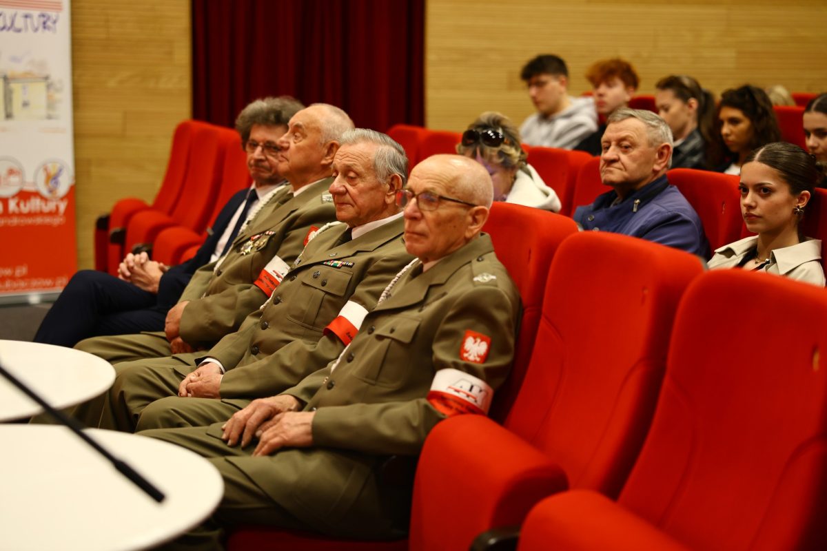 Obraz przedstawiający Żywa lekcja historii w Lubaczowie. Poruszające spotkanie z por. Franciszkiem Batorym