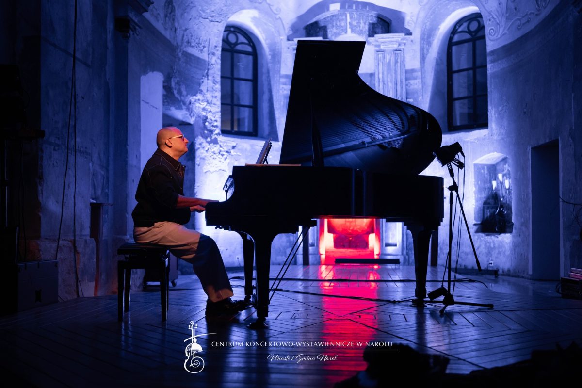 Obraz przedstawiający Muzyczna magia w Narolu. Manuel Fernandez zachwycił publiczność