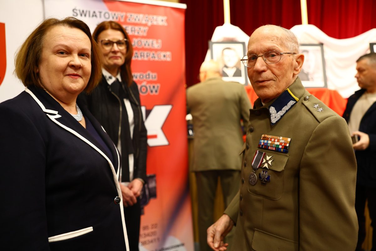 Obraz przedstawiający Żywa lekcja historii w Lubaczowie. Poruszające spotkanie z por. Franciszkiem Batorym