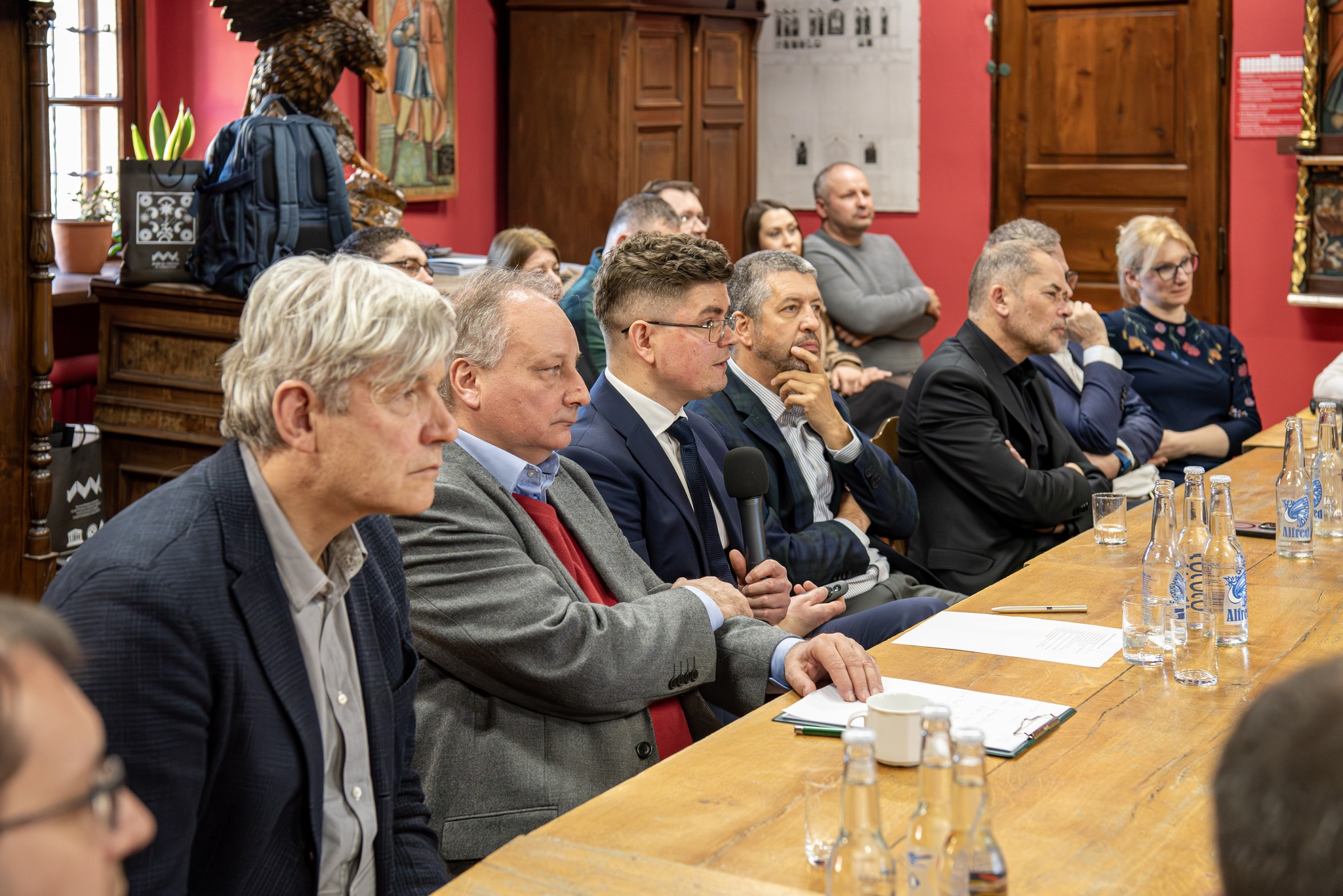Obraz przedstawiający Rozmawiali o przyszłości i tożsamości Muzeum Kresów w Lubaczowie