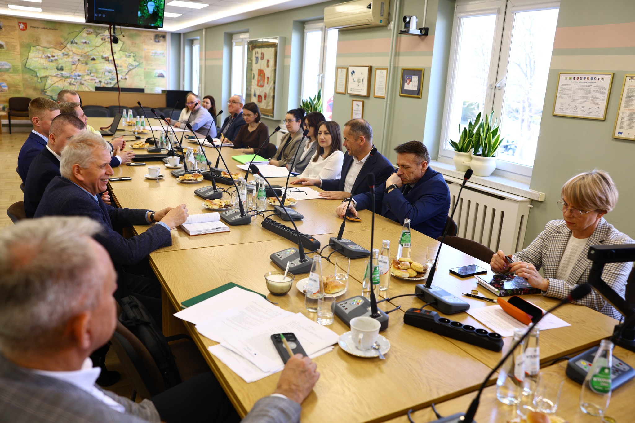 Obraz przedstawiający Samorządowcy z powiatu lubaczowskiego rozmawiali o funduszach na ochronę środowiska