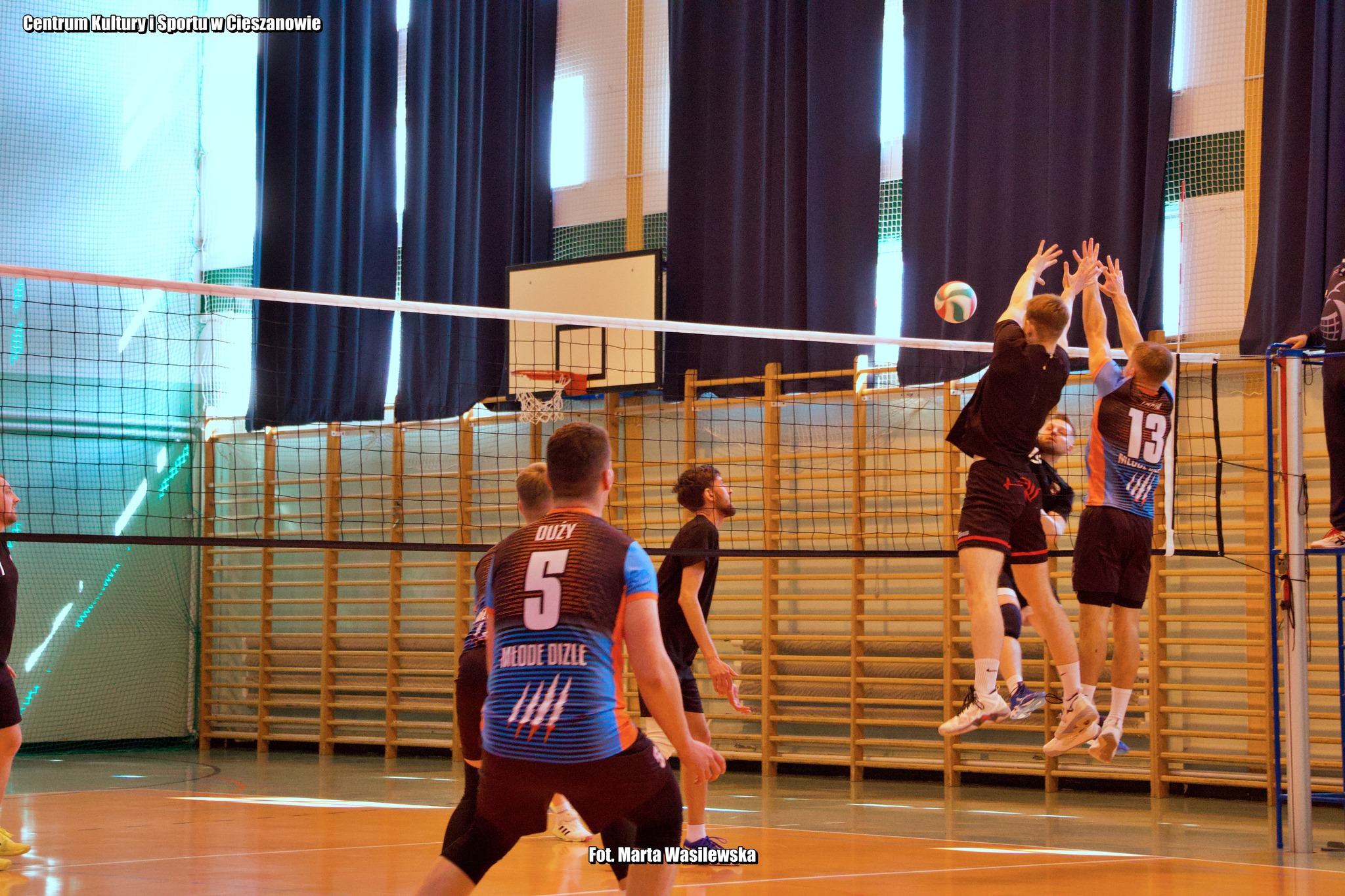 Obraz przedstawiający Siatkarskie emocje w Cieszanowie. Znamy zwycięzców XXXII Memoriału im. Stanisława Mazurka