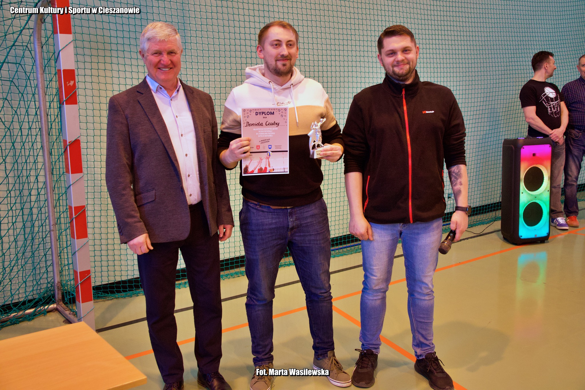 Obraz przedstawiający Siatkarskie emocje w Cieszanowie. Znamy zwycięzców XXXII Memoriału im. Stanisława Mazurka