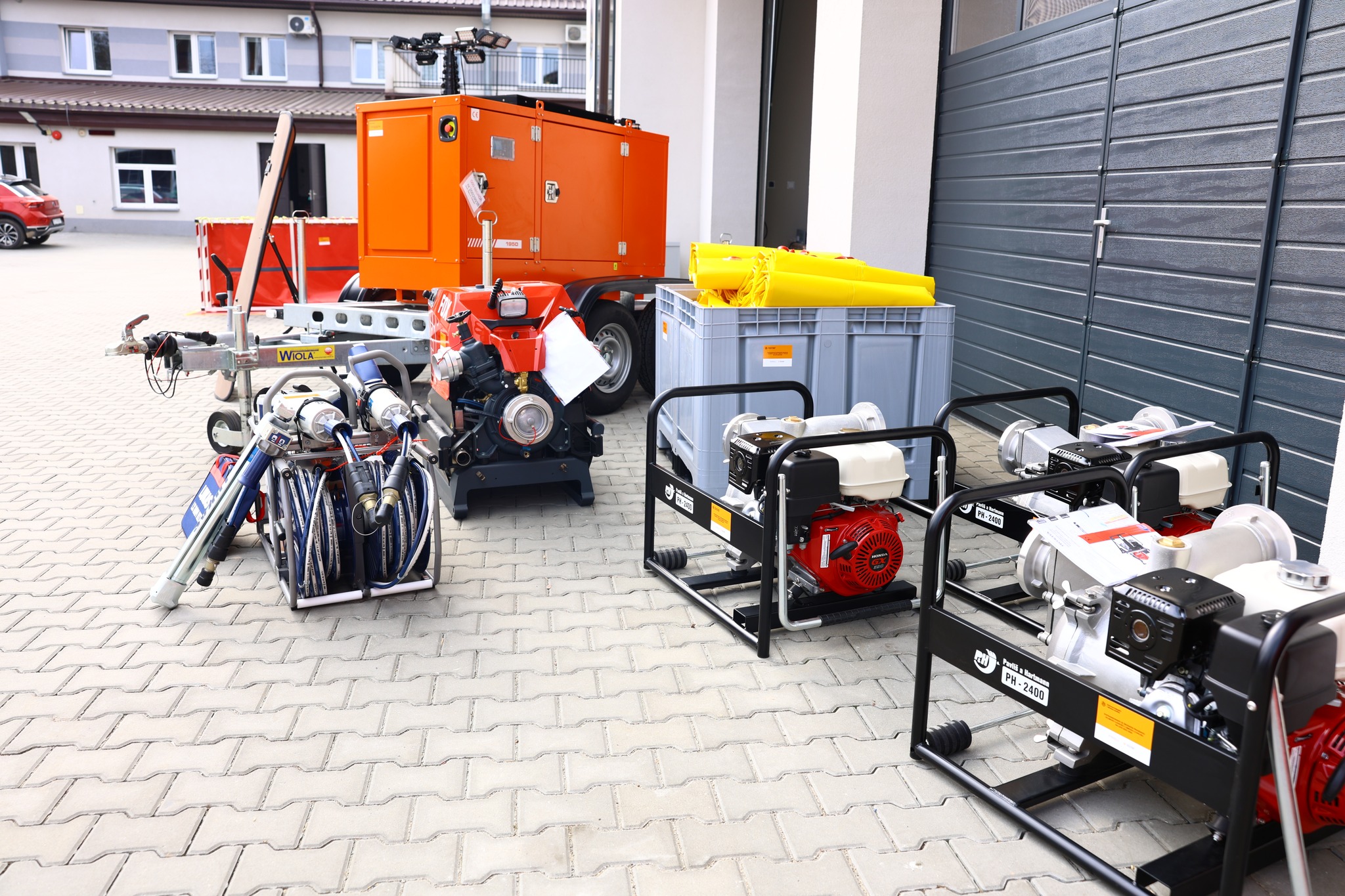 Obraz przedstawiający Nowoczesny sprzęt ratowniczy trafił do strażaków z powiatu lubaczowskiego