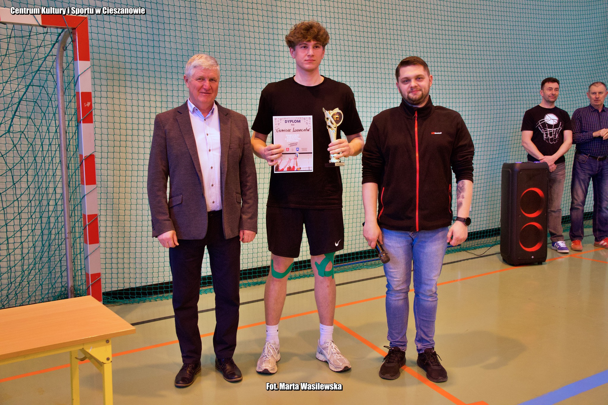 Obraz przedstawiający Siatkarskie emocje w Cieszanowie. Znamy zwycięzców XXXII Memoriału im. Stanisława Mazurka