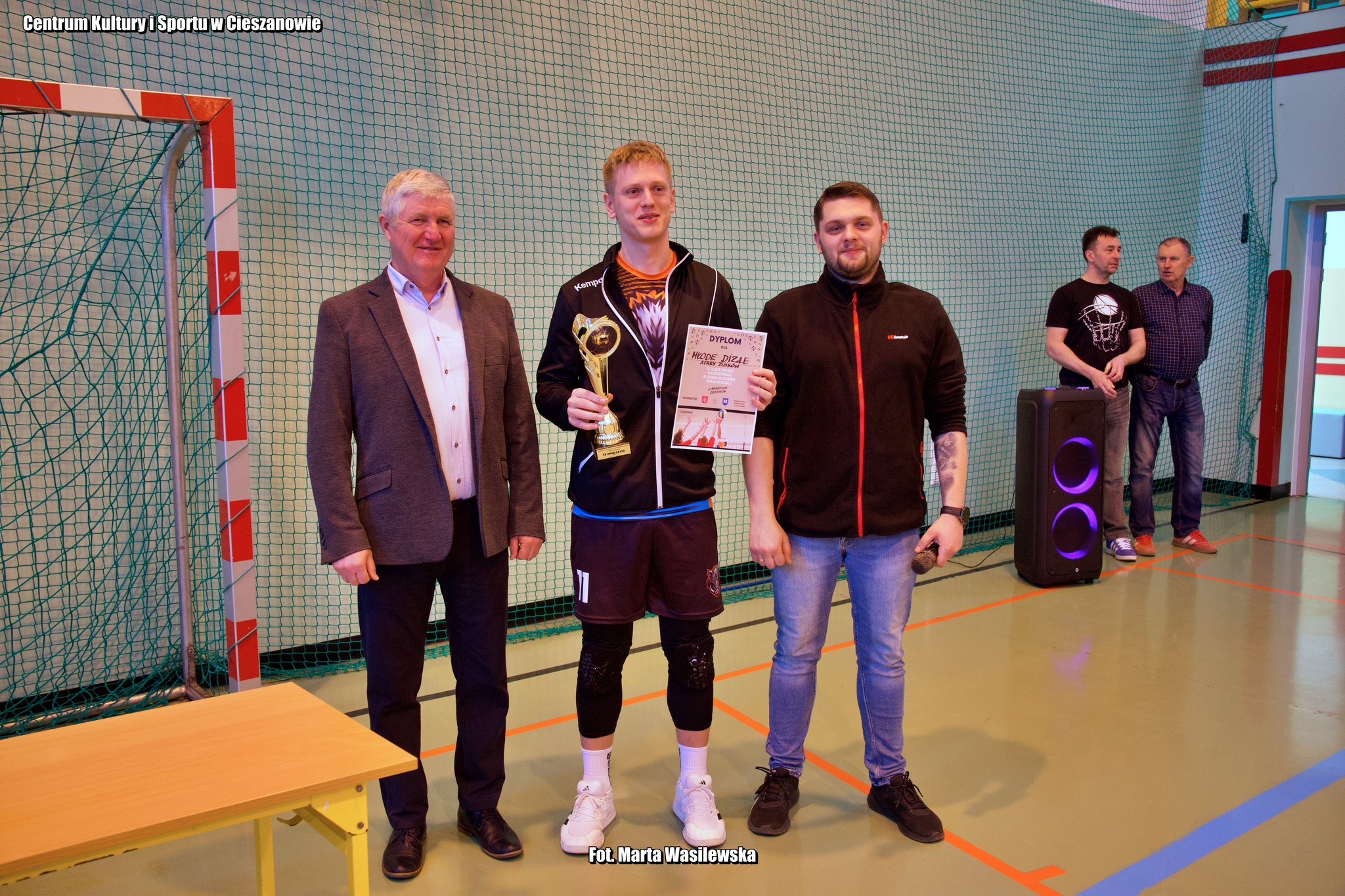 Obraz przedstawiający Siatkarskie emocje w Cieszanowie. Znamy zwycięzców XXXII Memoriału im. Stanisława Mazurka