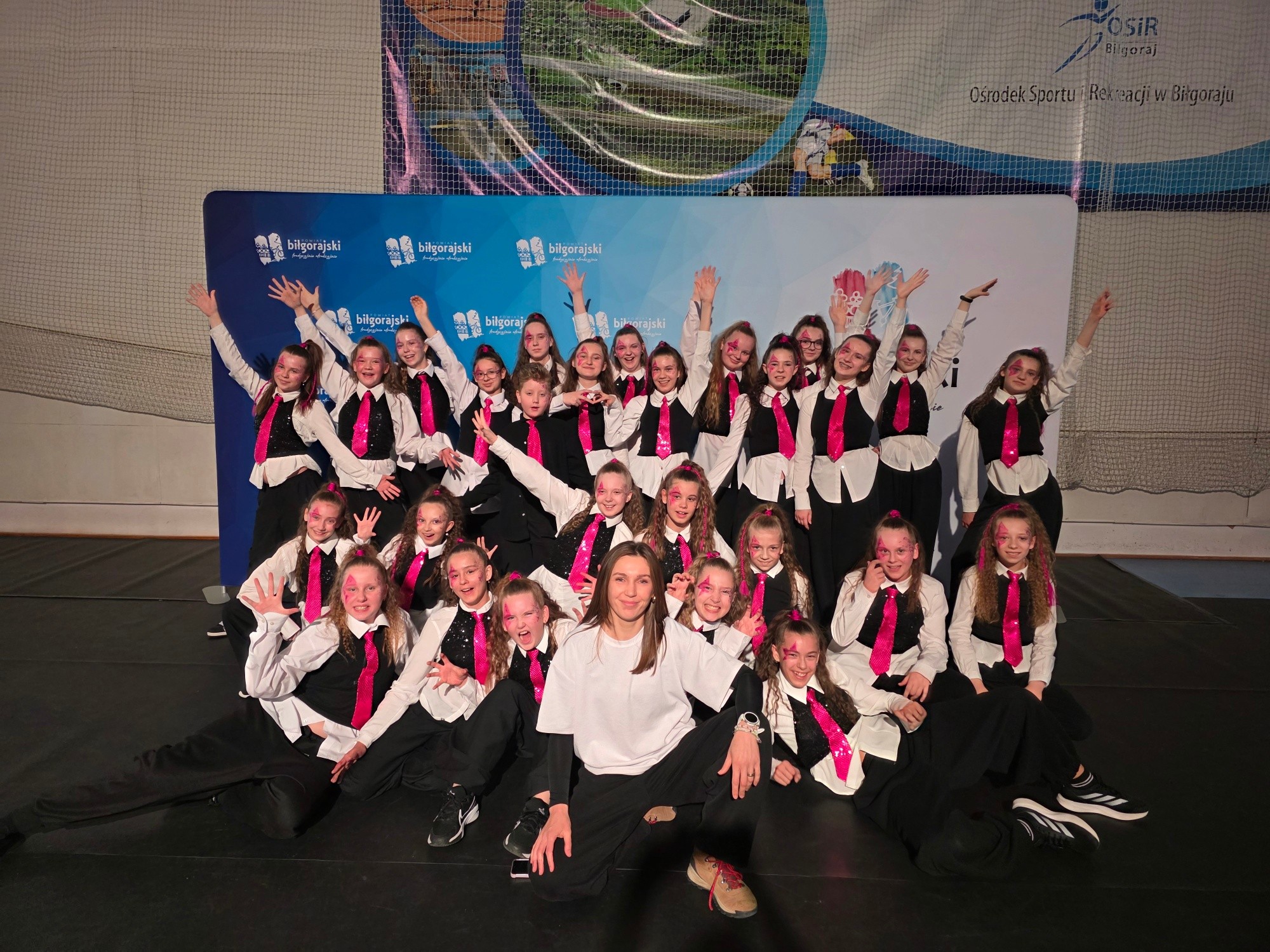 Obraz przedstawiający Wielki sukces tancerzy z Horyńca-Zdroju na ogólnopolskim festiwalu w Biłgoraju