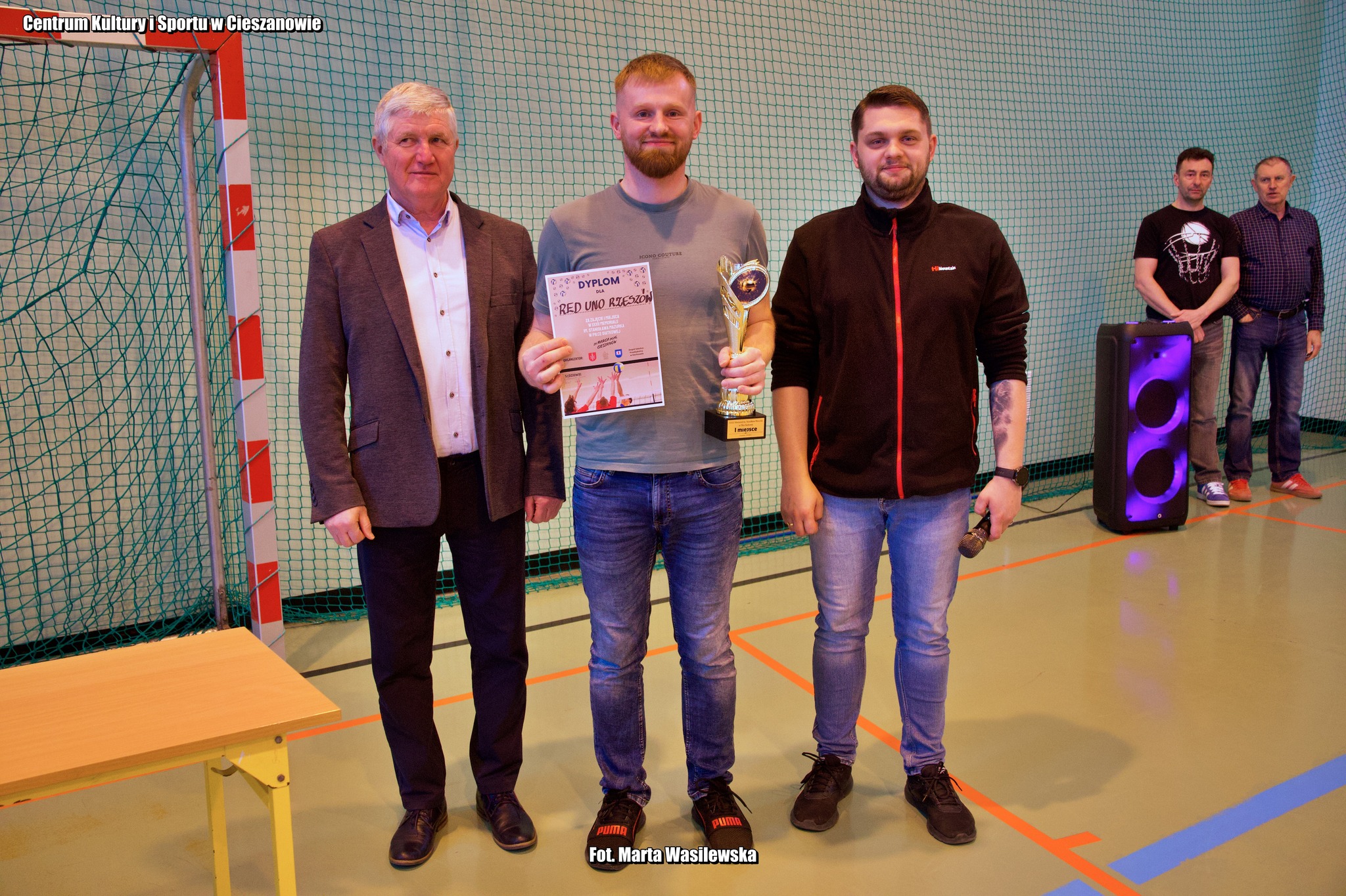 Obraz przedstawiający Siatkarskie emocje w Cieszanowie. Znamy zwycięzców XXXII Memoriału im. Stanisława Mazurka