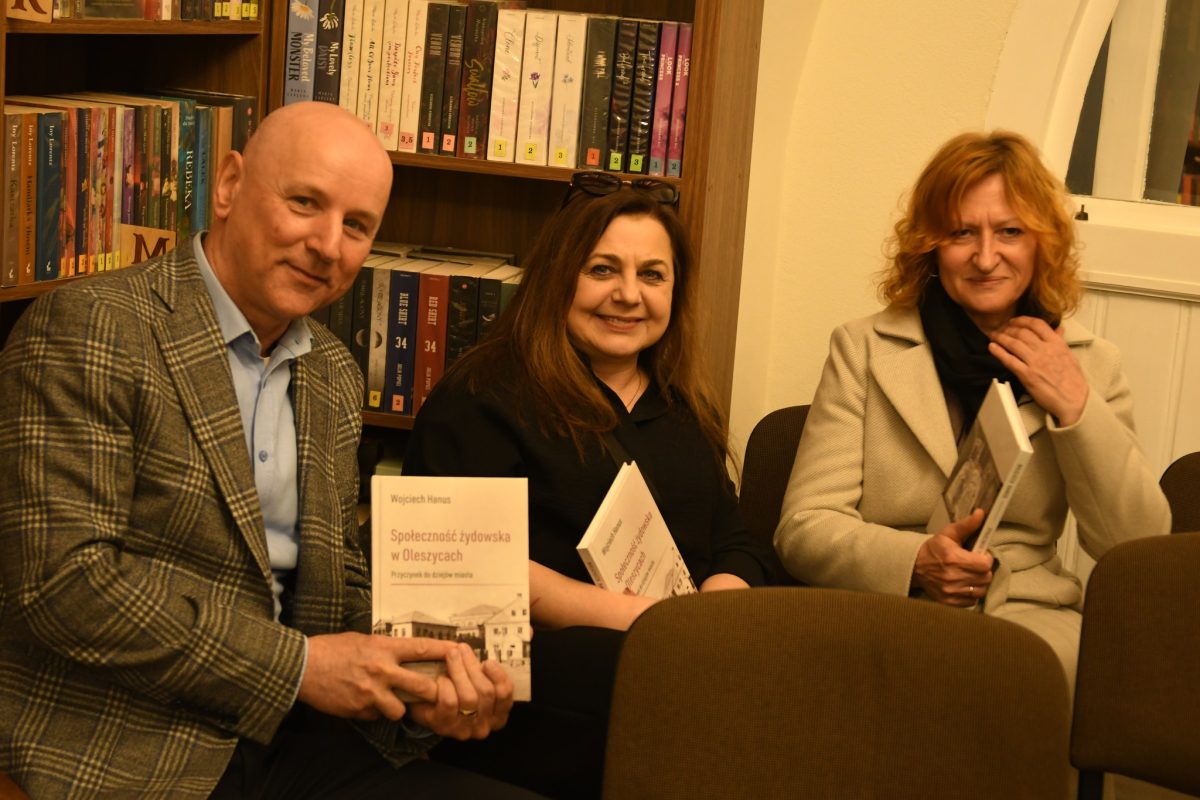 Obraz przedstawiający Historia oleszyckich Żydów ożyła w bibliotece