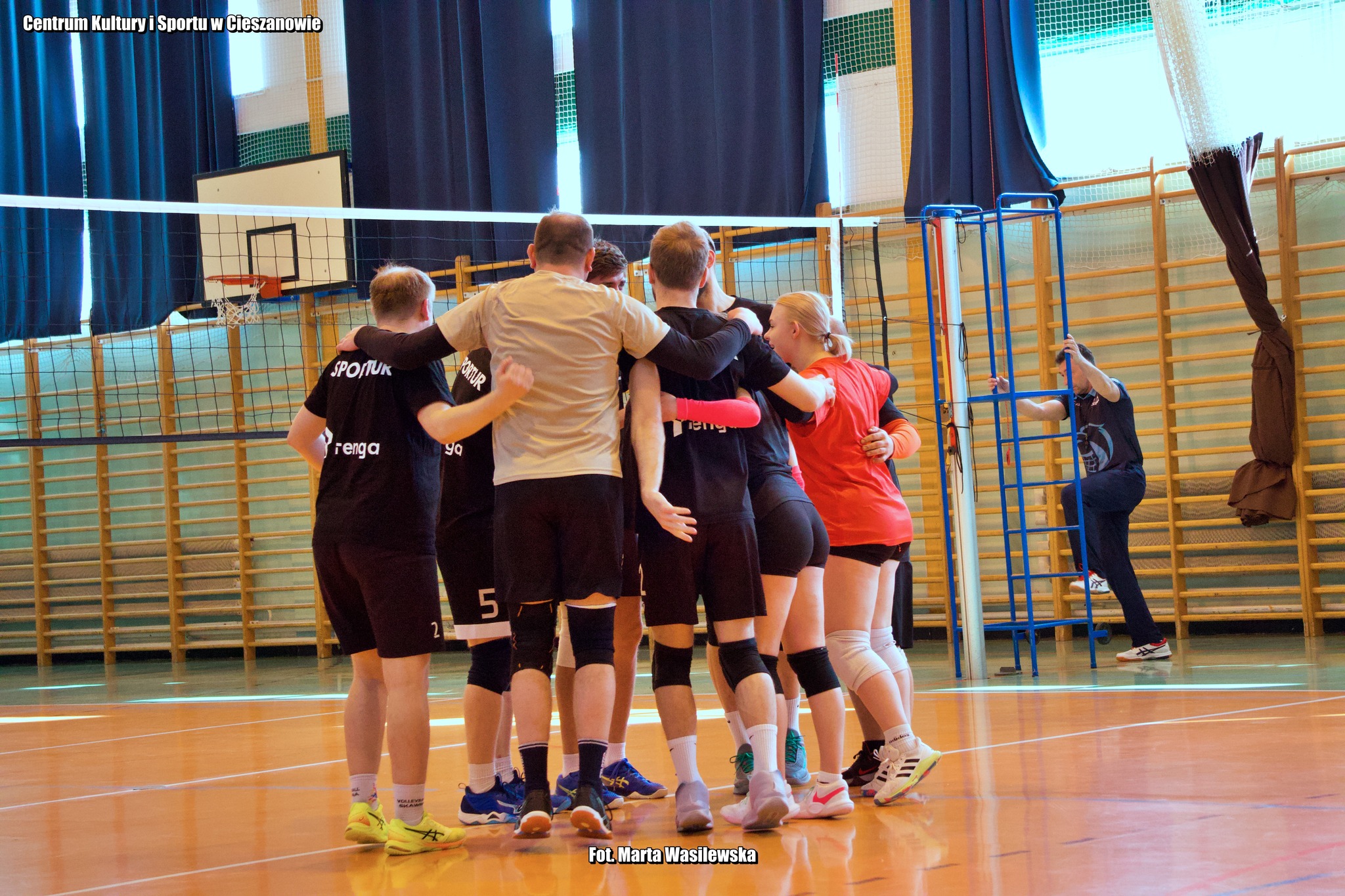 Obraz przedstawiający Siatkarskie emocje w Cieszanowie. Znamy zwycięzców XXXII Memoriału im. Stanisława Mazurka