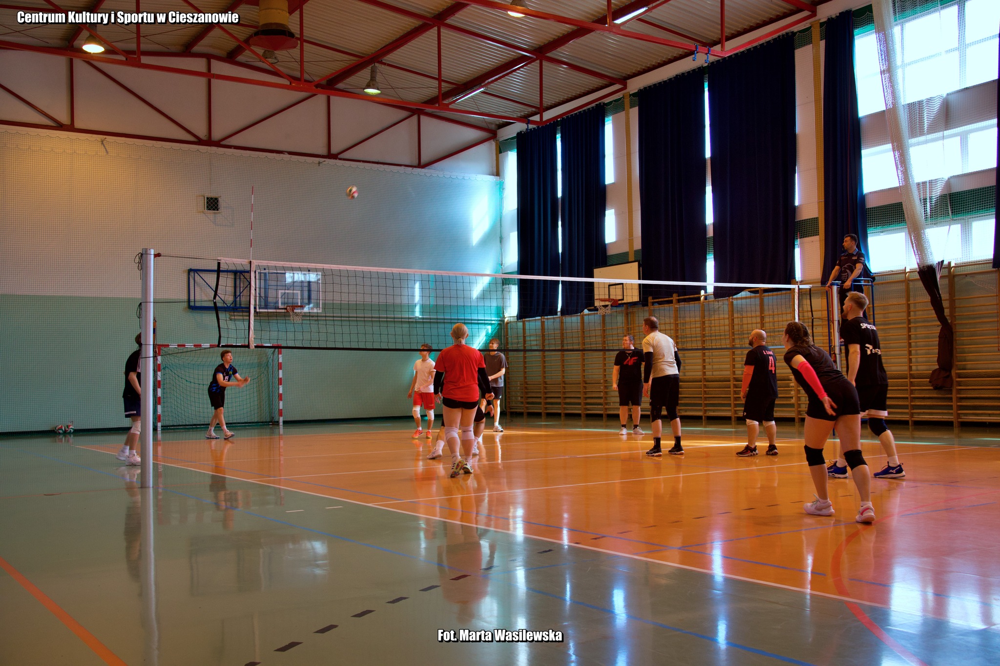 Obraz przedstawiający Siatkarskie emocje w Cieszanowie. Znamy zwycięzców XXXII Memoriału im. Stanisława Mazurka