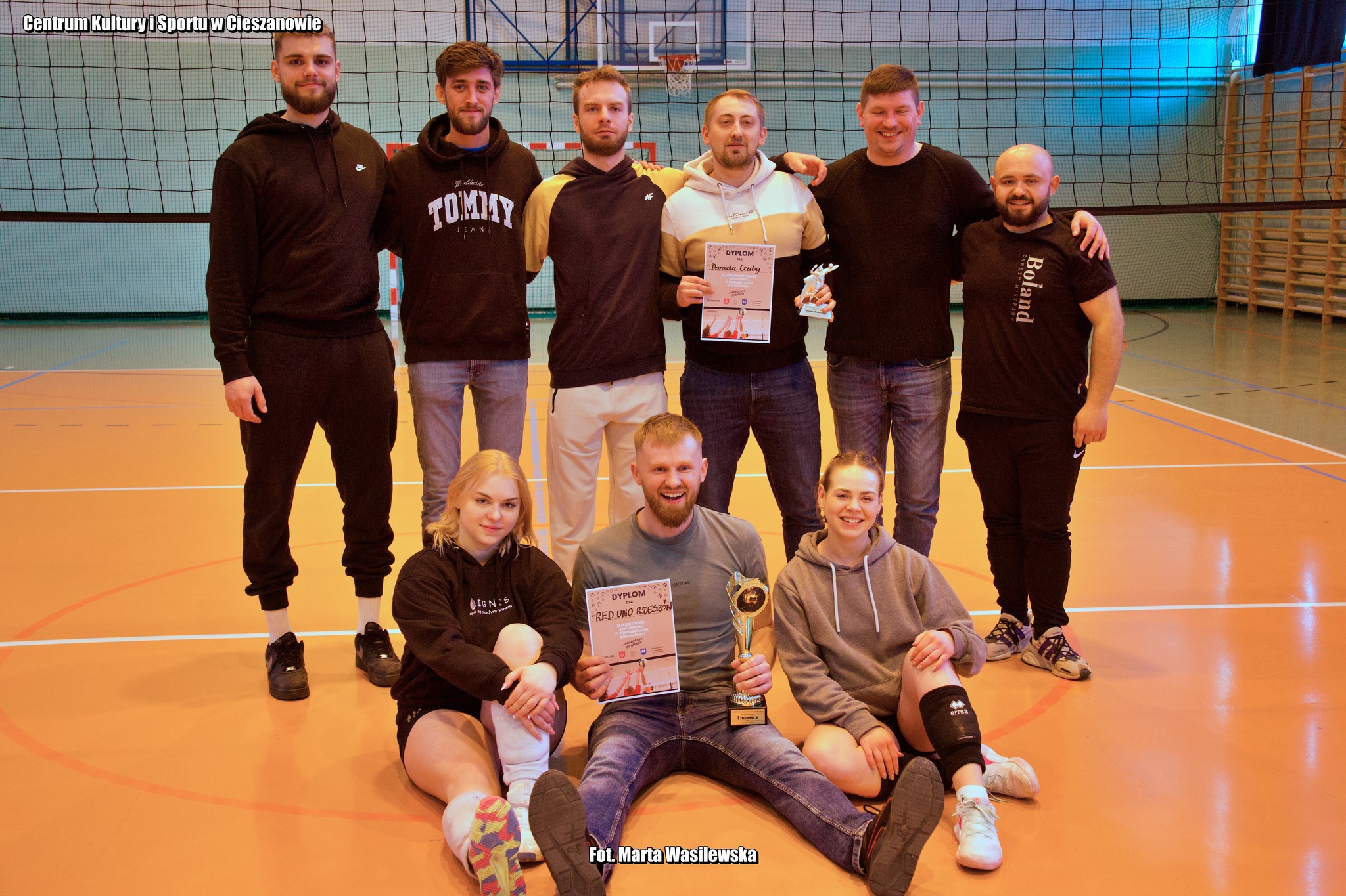 Obraz przedstawiający Siatkarskie emocje w Cieszanowie. Znamy zwycięzców XXXII Memoriału im. Stanisława Mazurka