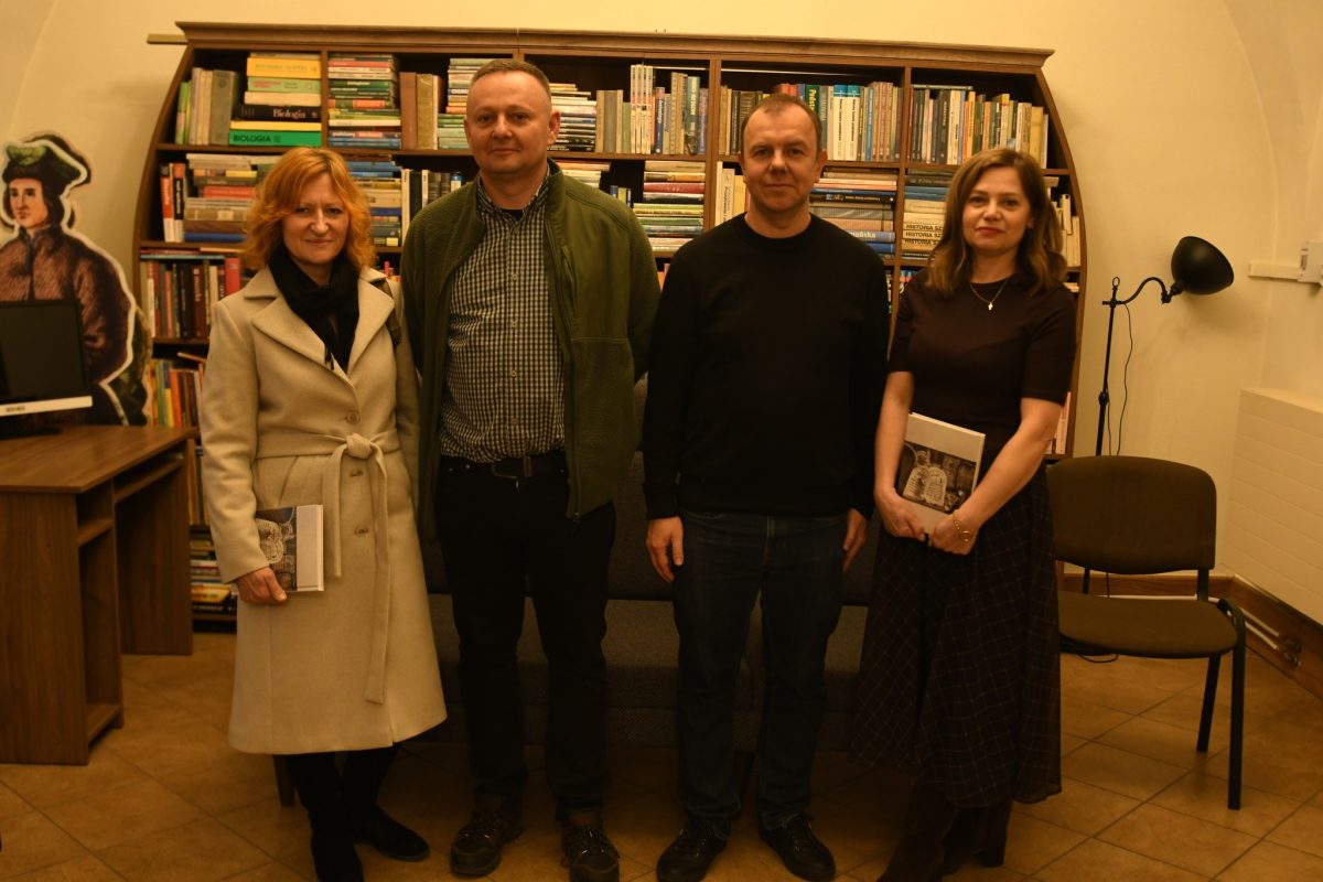 Obraz przedstawiający Historia oleszyckich Żydów ożyła w bibliotece