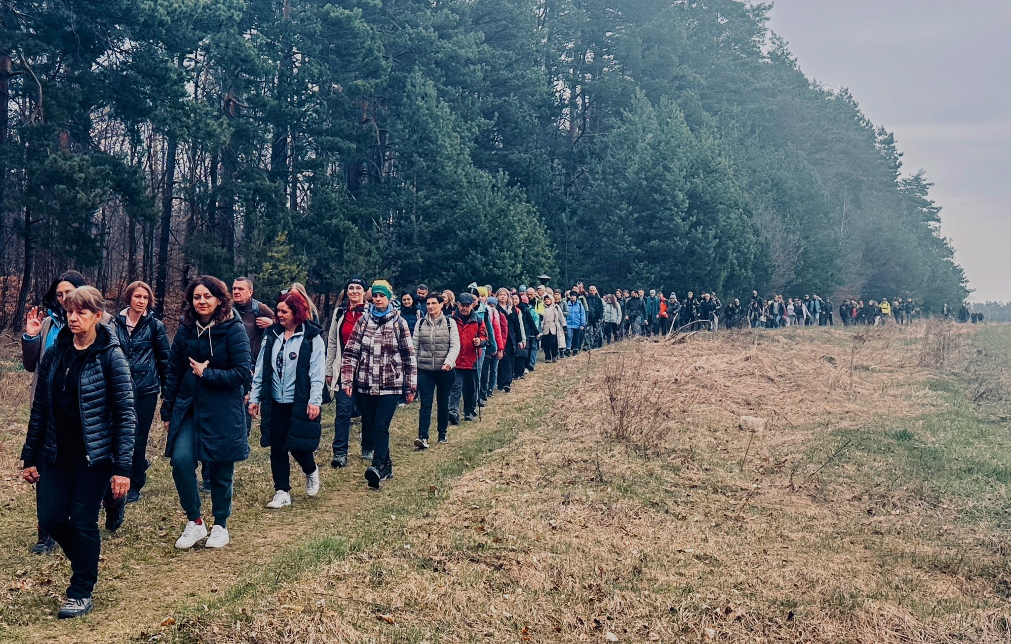 Obraz przedstawiający Ponad 160 osób na trasie VI Roztoczańskiej Drogi Krzyżowej