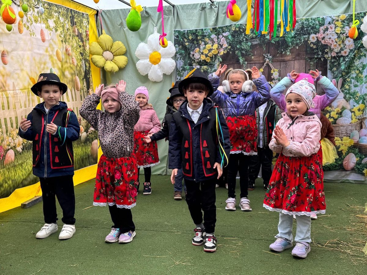 Obraz przedstawiający Wielkanocne pomaganie w Ekomaluchach. Kiermasz dla Michalinki zakończony sukcesem