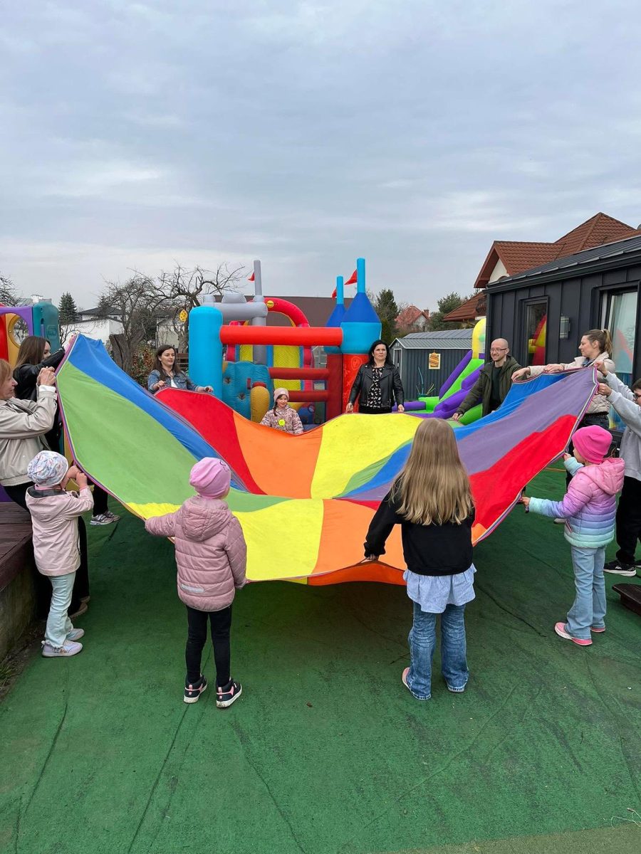 Obraz przedstawiający Wielkanocne pomaganie w Ekomaluchach. Kiermasz dla Michalinki zakończony sukcesem